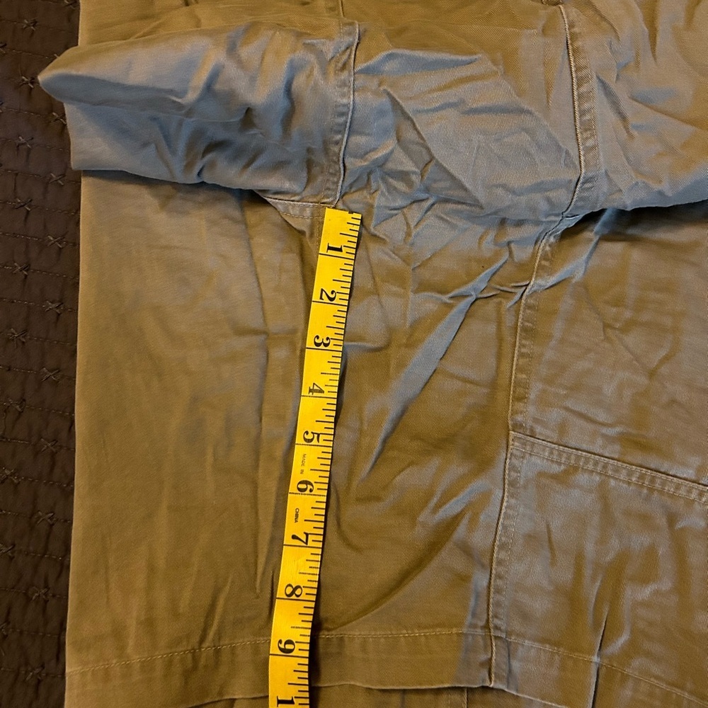 Columbia Men's Greenish Gray Cargo Shorts. Sz 36 - Picture 7 of 7